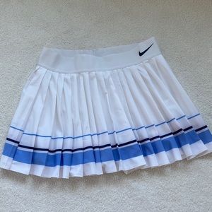 Nike Women’s NikeCourt Dri-FIT Advantage Pleated Tennis Skirt